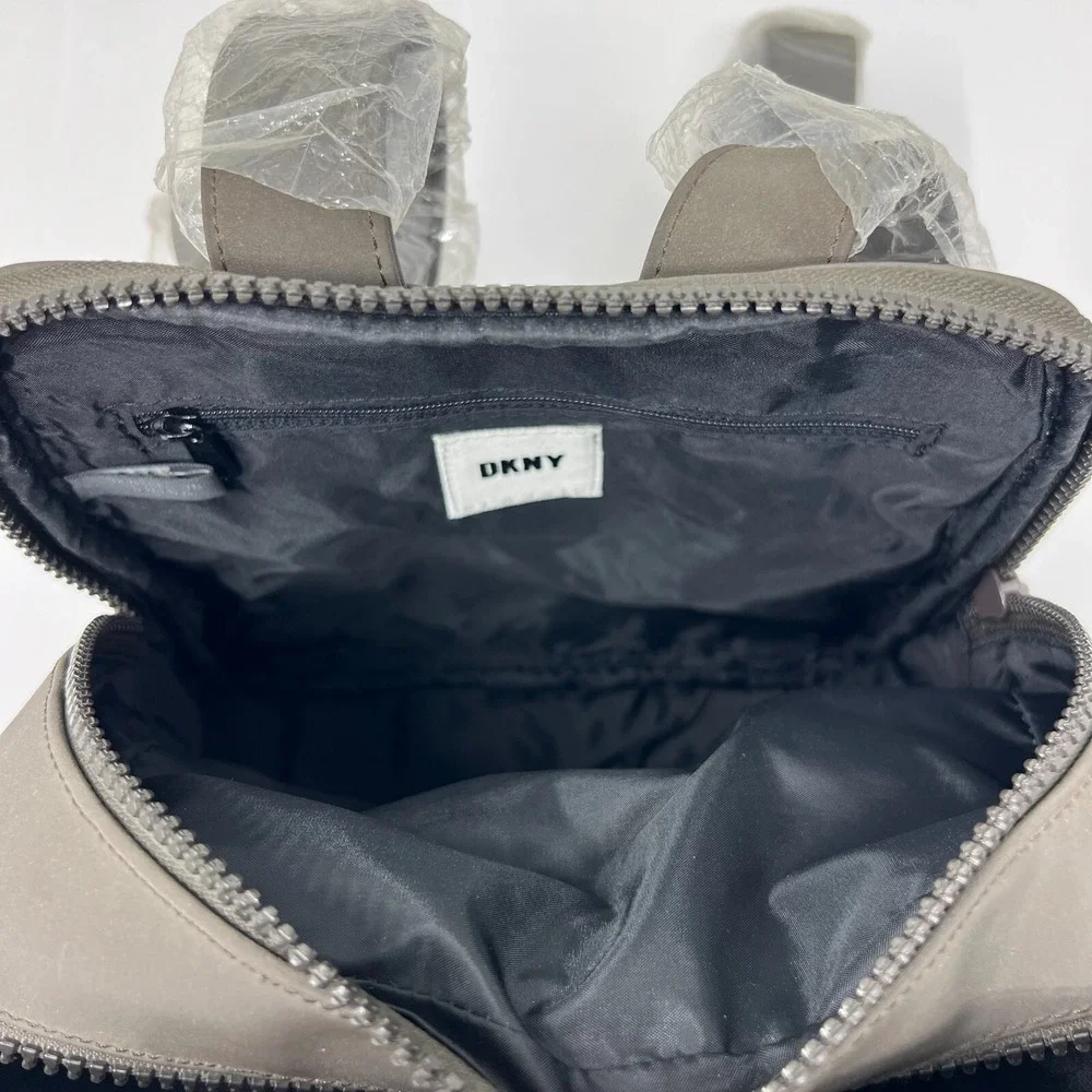 DKNY Women's Medium Backpack Classic Black VTG NWT‎